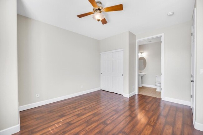 Building Photo - Townhouse - Beautiful 4bdrm, 3 bath - Rocklin