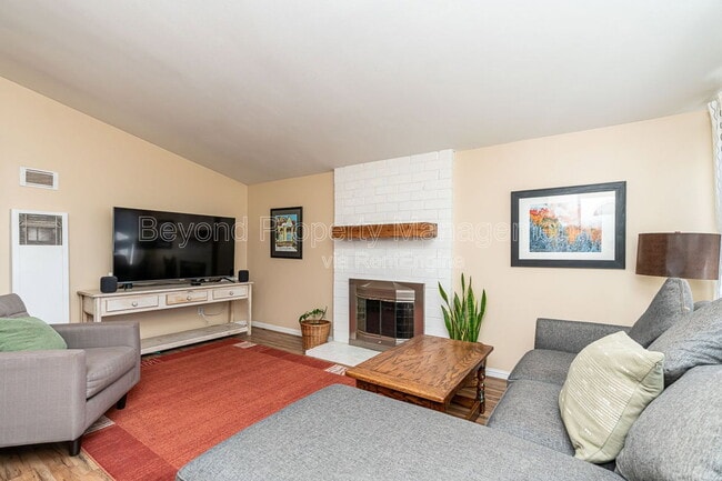 Building Photo - 3443 Lockwood Dr