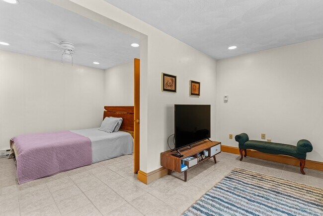 Building Photo - 27 Ridge Hill Ave