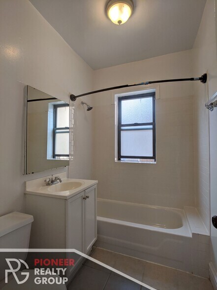 Building Photo - 2530 N Kedzie Blvd