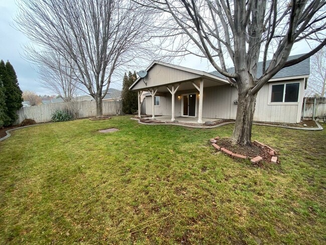 Building Photo - 8807 W Bonnie Ave