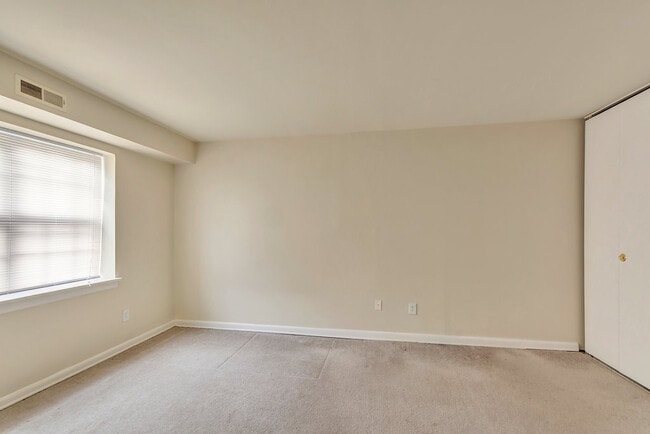 Building Photo - 535 Burgoyne Rd