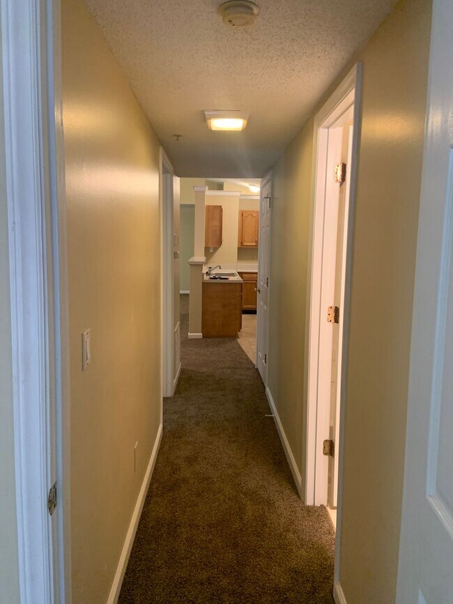 Building Photo - 2 BR Lawndale condo--water included!