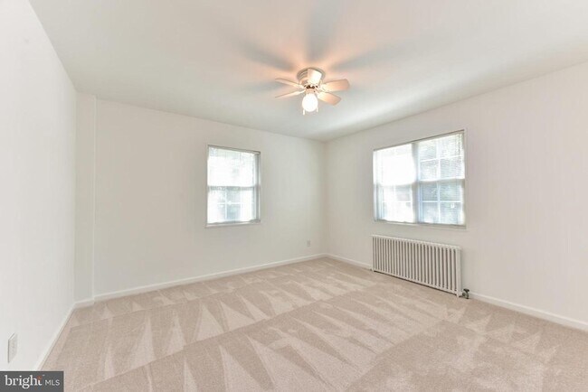 Building Photo - 1423 N Nash St