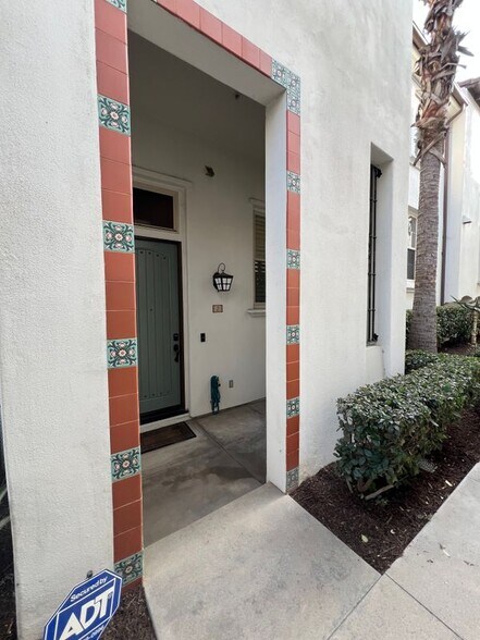 Building Photo - 1752 Grand Ave