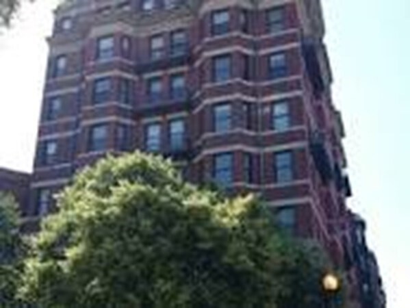 Primary Photo - 482 Beacon St