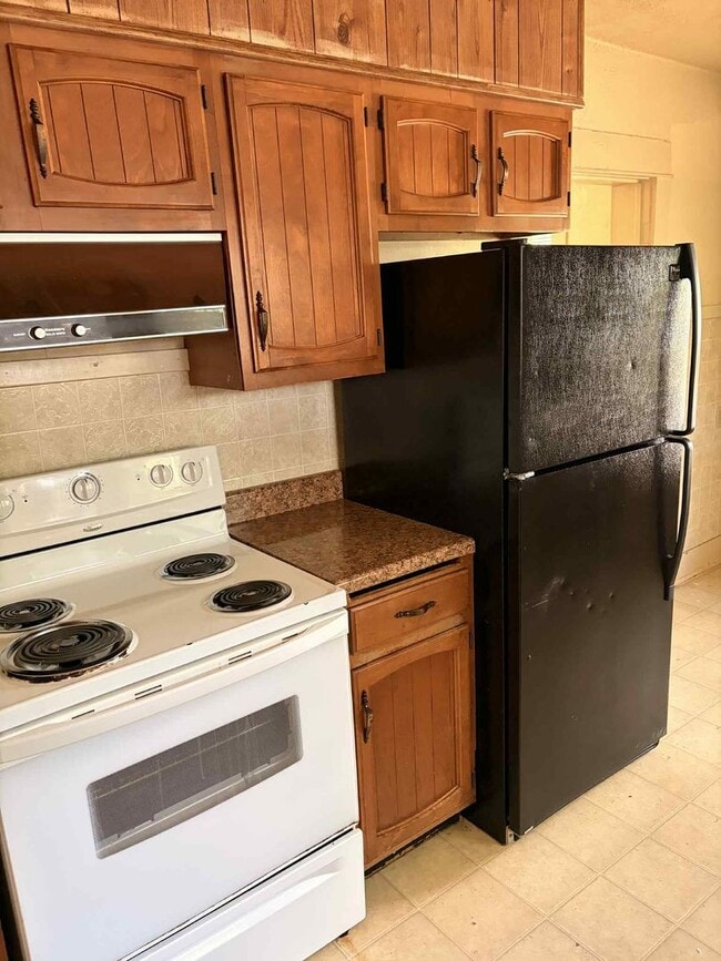 Building Photo - JOPLIN RENTAL: 2 BEDROOM/ 1 BATHROOM HOUSE...