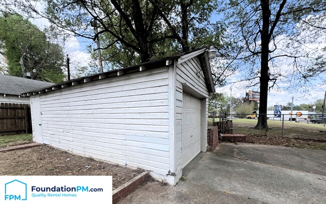 Building Photo - 252 E Edwin Cir