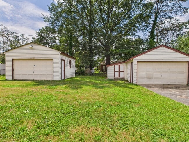 Building Photo - 1709 Glenview Rd