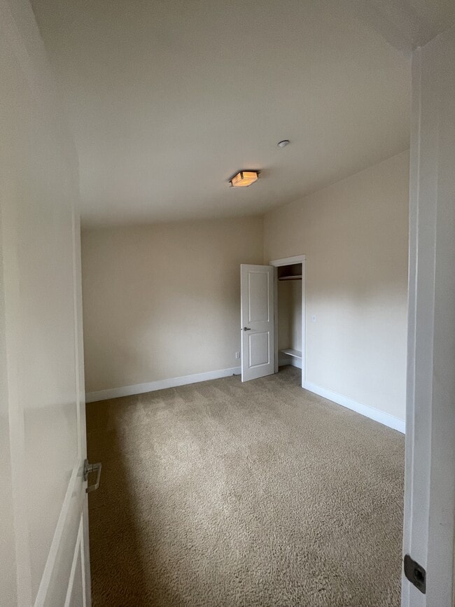Building Photo - 834 N 145th Ln