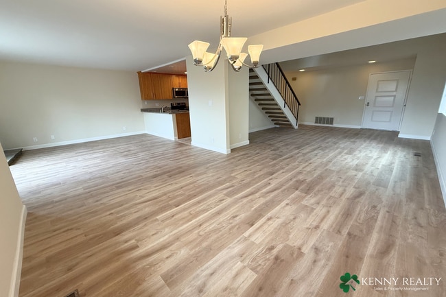Building Photo - Remodeled 2BR/2.5BA Duplex with 2-Car Garage in San Mateo
