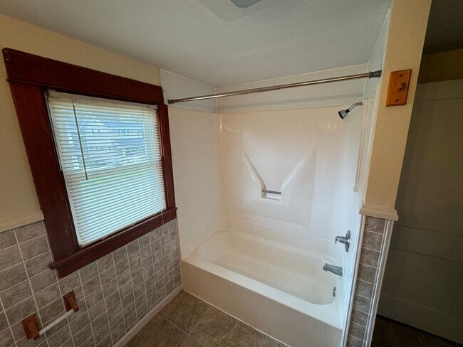Building Photo - Single Family Home Coming Soon in Grove City