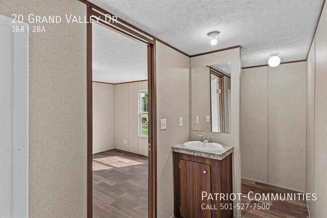 Building Photo - 20 Grand Valley Dr
