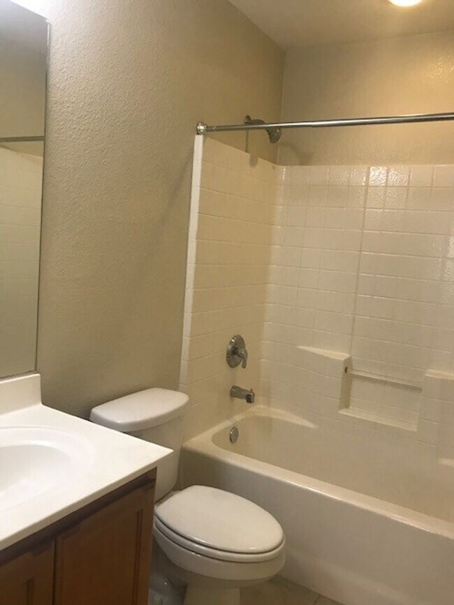 Building Photo - GATED COMMUNITY- FULLY REMODELED!