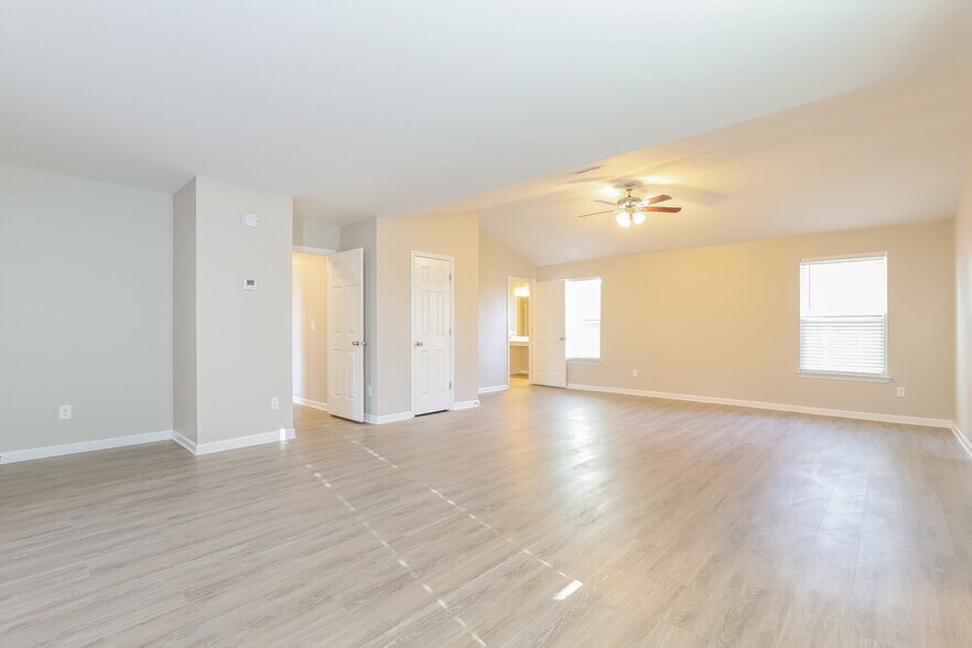 Building Photo - 675 Moonlight Way