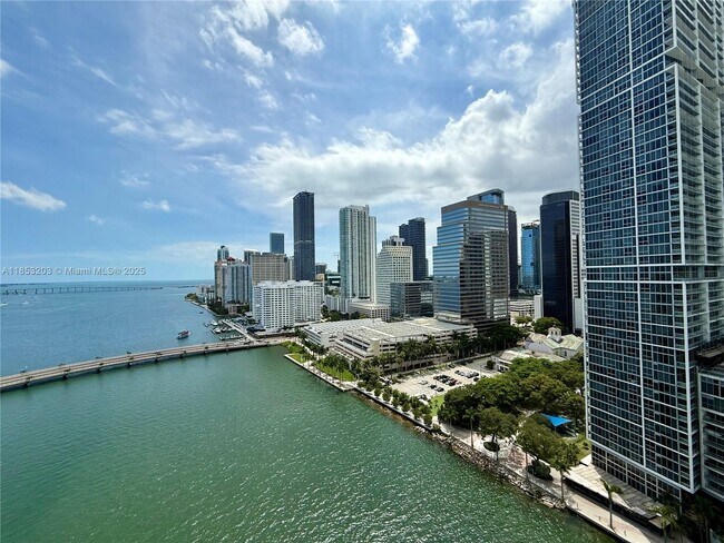 Building Photo - 801 Brickell Key Blvd
