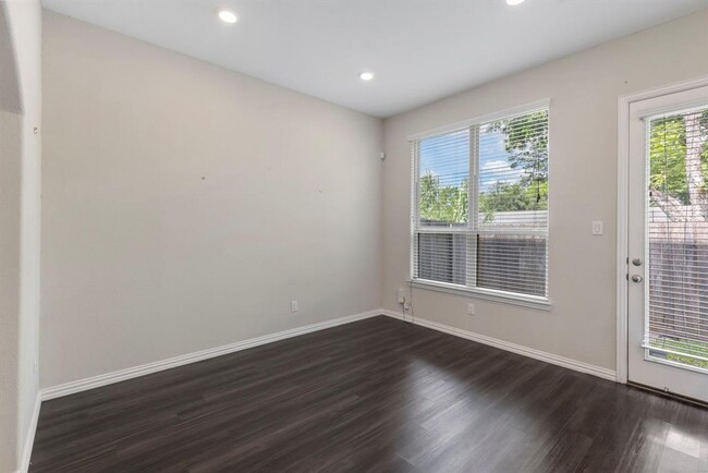Building Photo - 5021 Lehman Oaks Dr