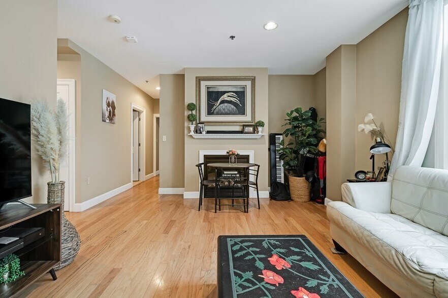 Building Photo - 1721 Washington St