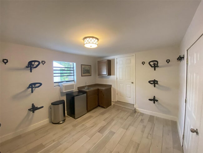 Building Photo - 2315 Deer Run Blvd