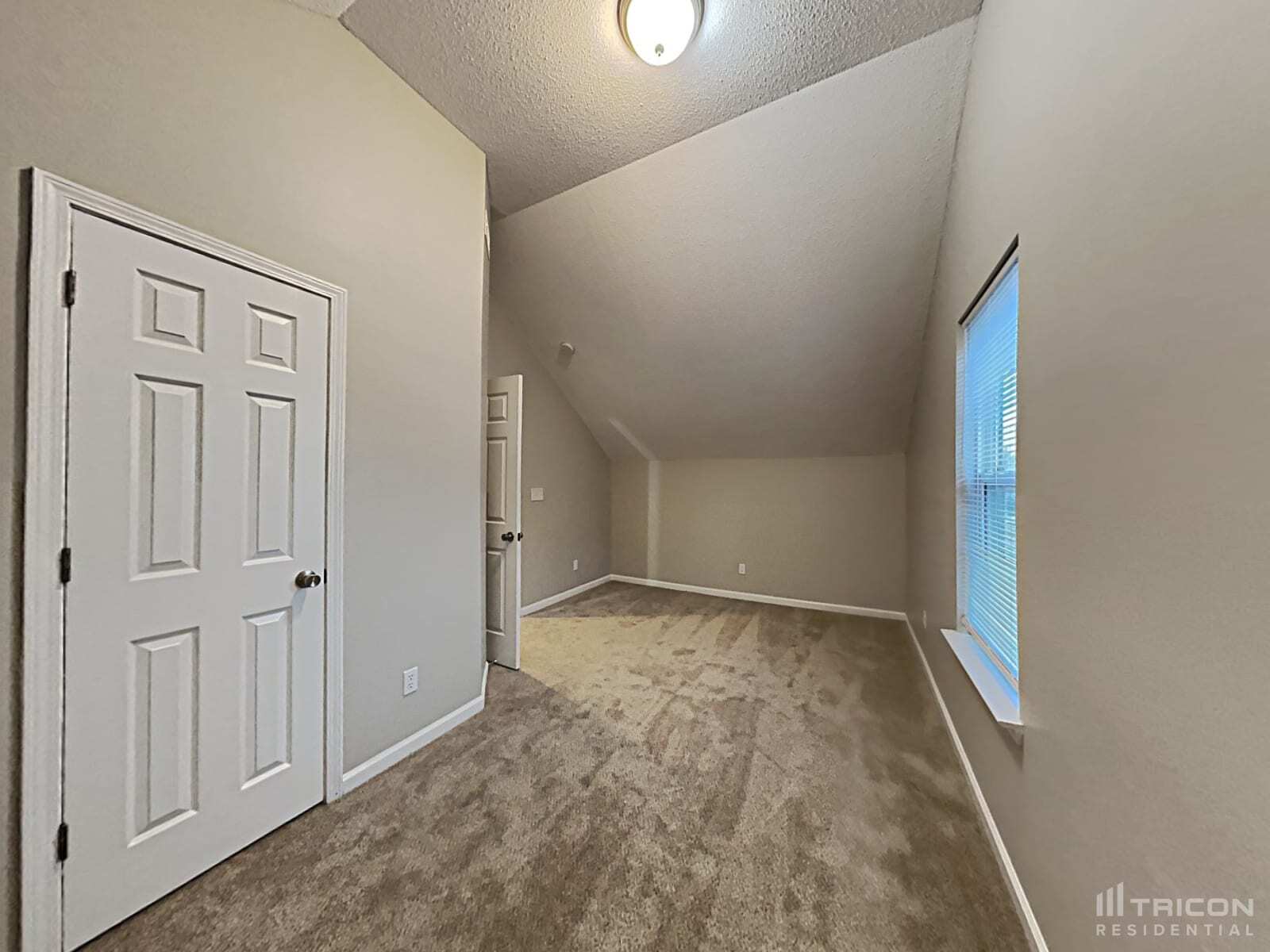 Building Photo - 5203 Grass Ridge Dr