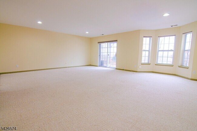 Building Photo - 3027 King Ct