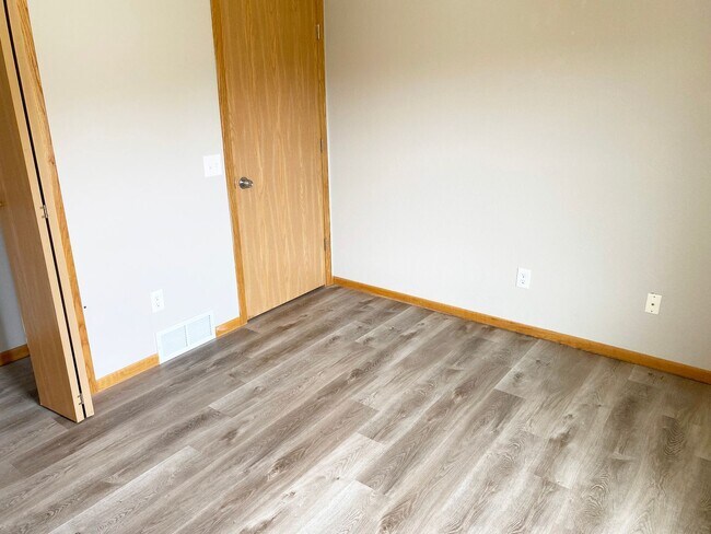 Building Photo - 1933-35 Northwestern Ave