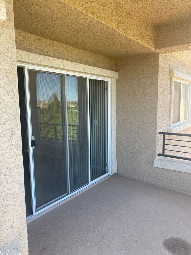 Building Photo - Beautiful 2 bedroom Summerlin Condo