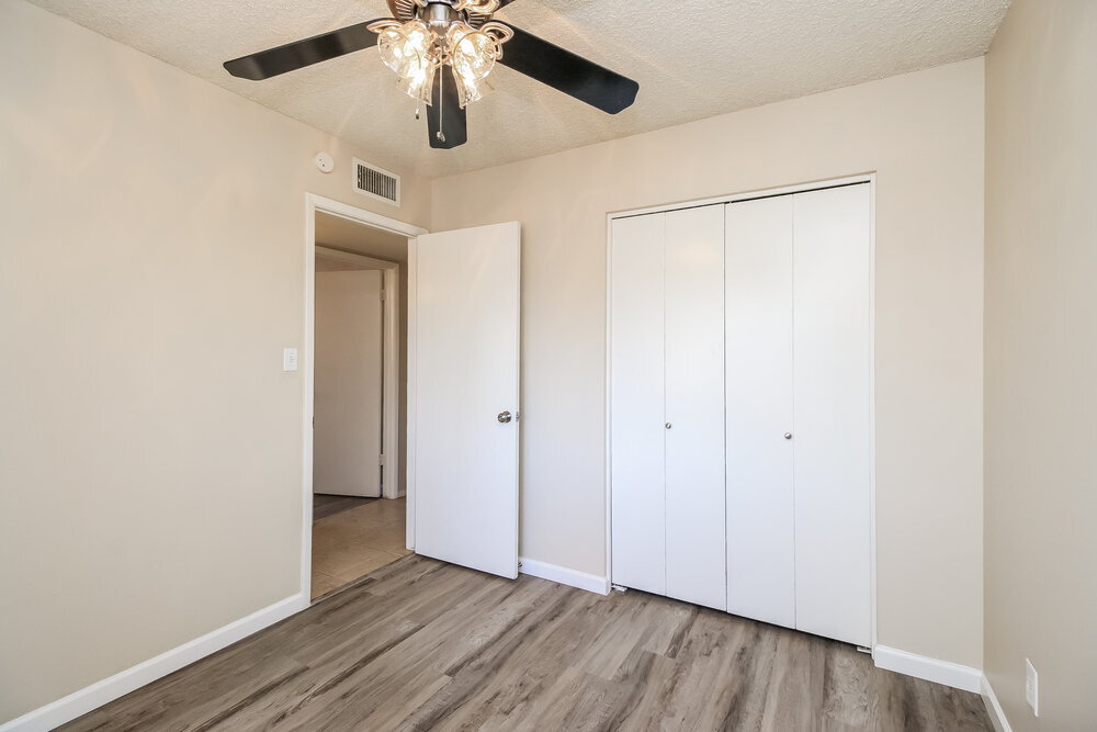 Building Photo - 3039 S Kenneth Pl