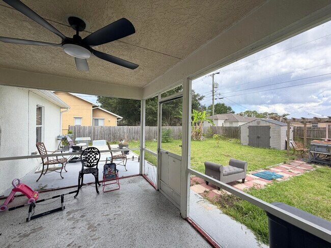Building Photo - 1342 SW Wampler Ave