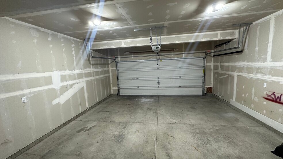 Building Photo - 1374 Kaleigh Ct