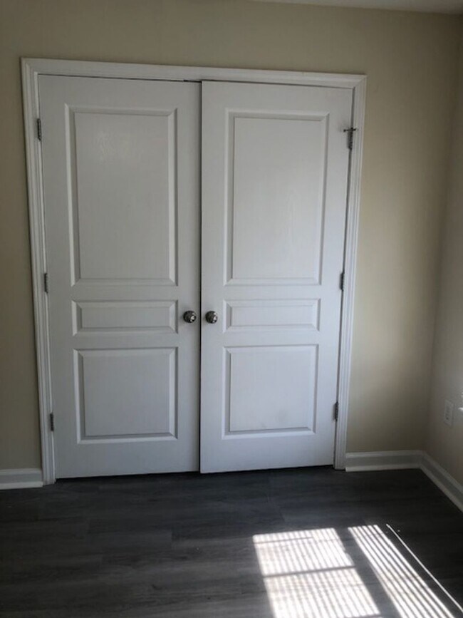 Building Photo - 04-106 Moore