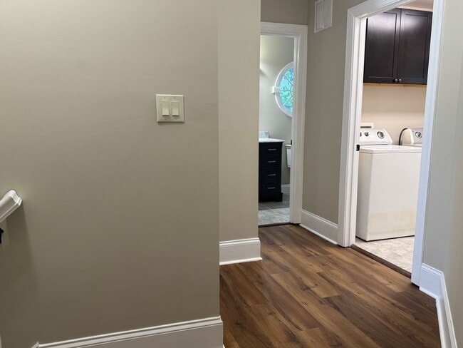 Building Photo - Amazingly Spacious Residence, Available Now!