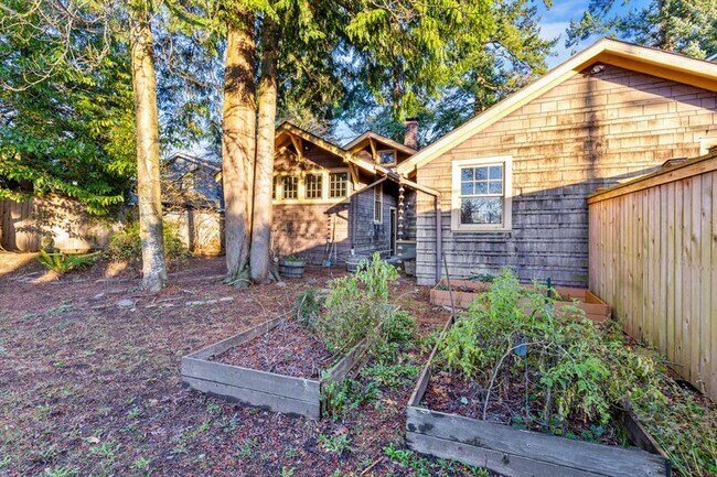 Building Photo - 5343 SE 44th Ave