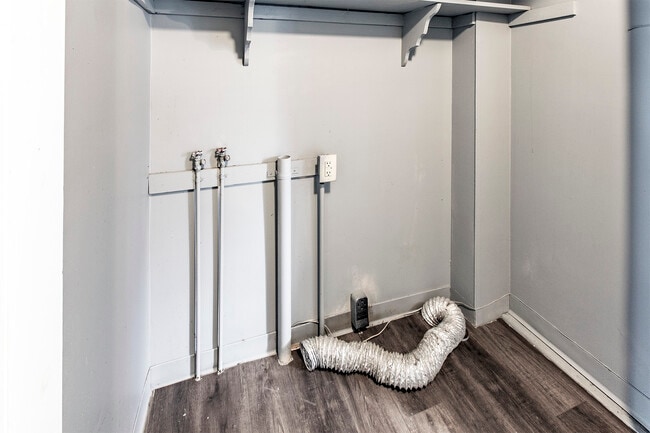 Building Photo - 32 Walnut St