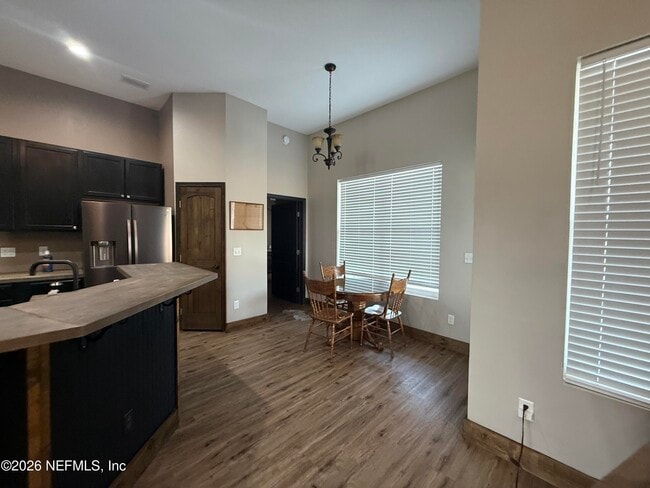 Building Photo - 10933 N Runway Cir