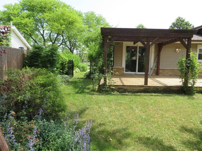 Building Photo - 932 Brantwood Ave