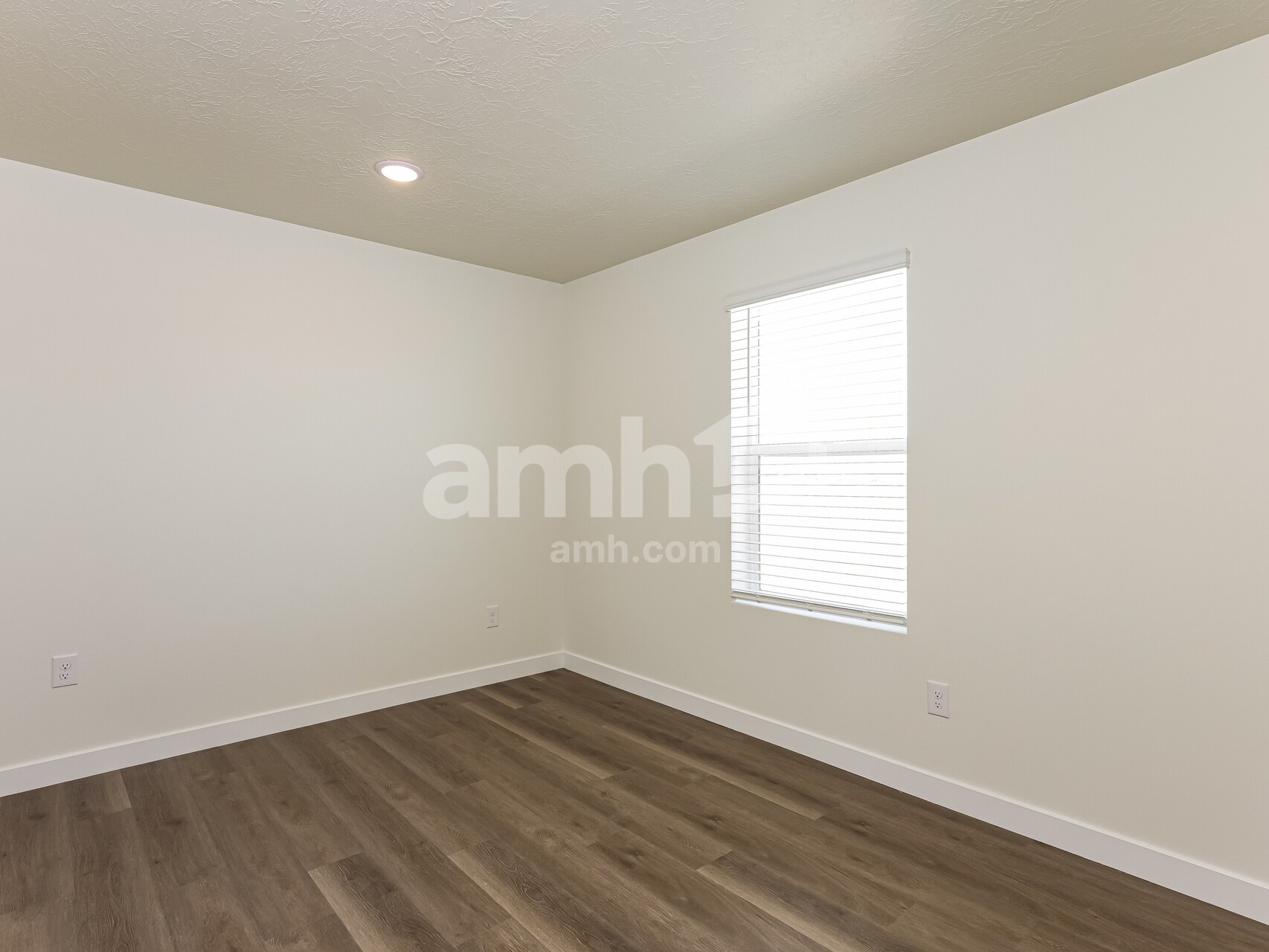 Building Photo - 1402 W Mahogany St