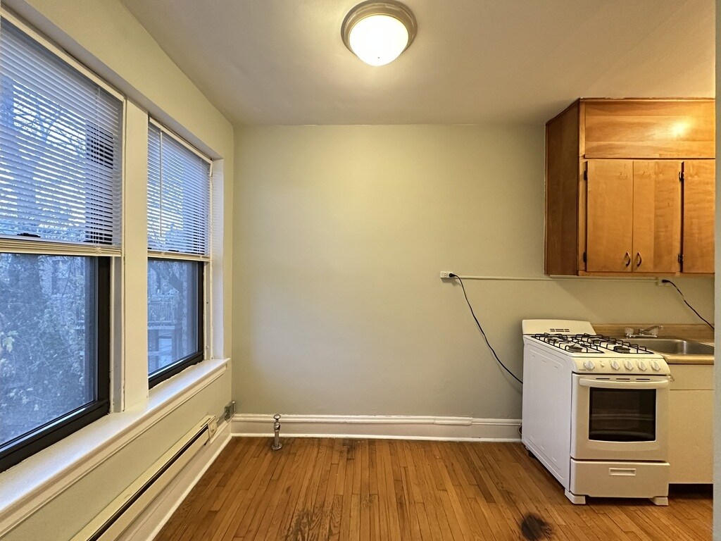 Building Photo - 4632 N Paulina St