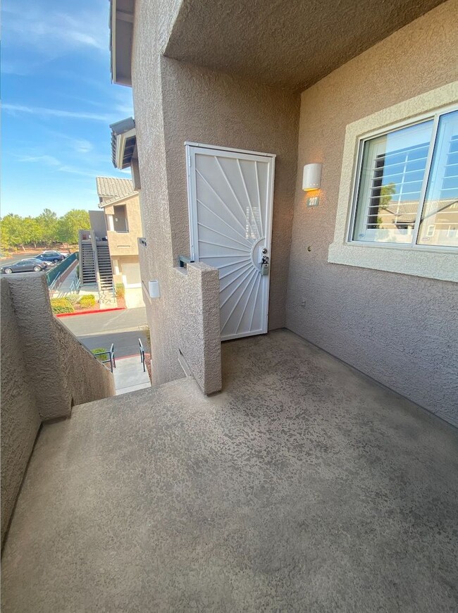 Building Photo - Nice Summerlin Condo in Gated Community