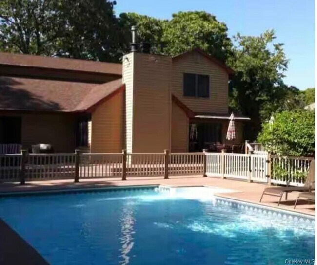 Building Photo - 5 Bay Woods Dr