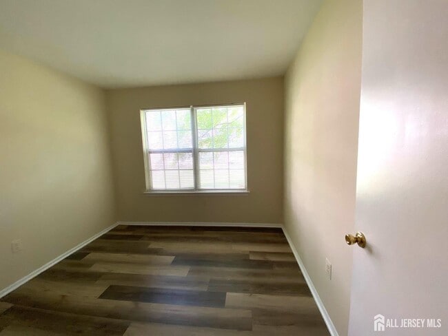 Building Photo - 420 Plymouth Rd