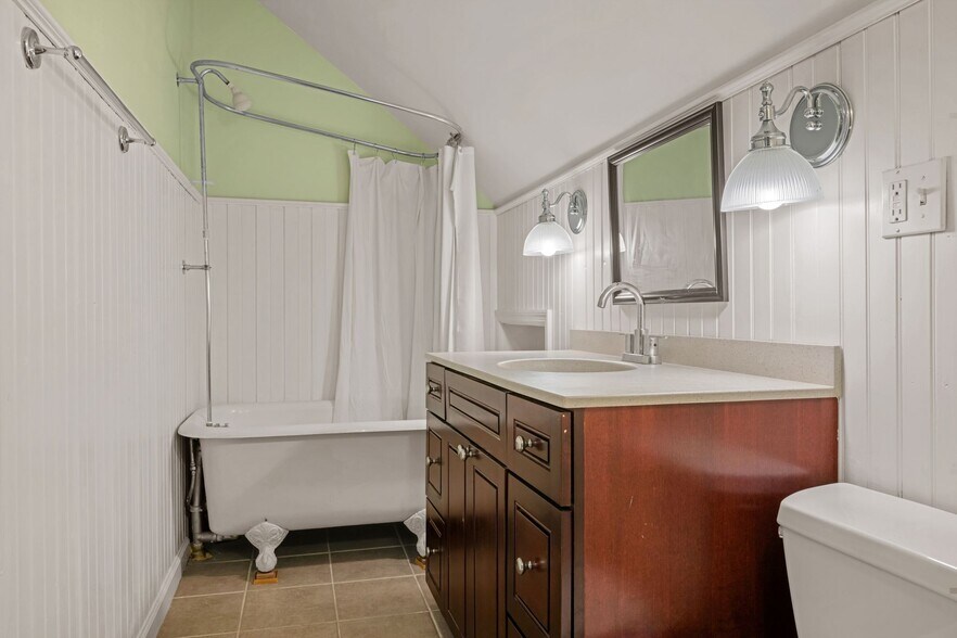 Building Photo - 5927 Old Harding Pike