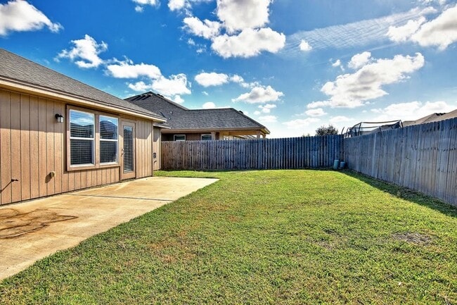 Building Photo - 3021 Cantabria St