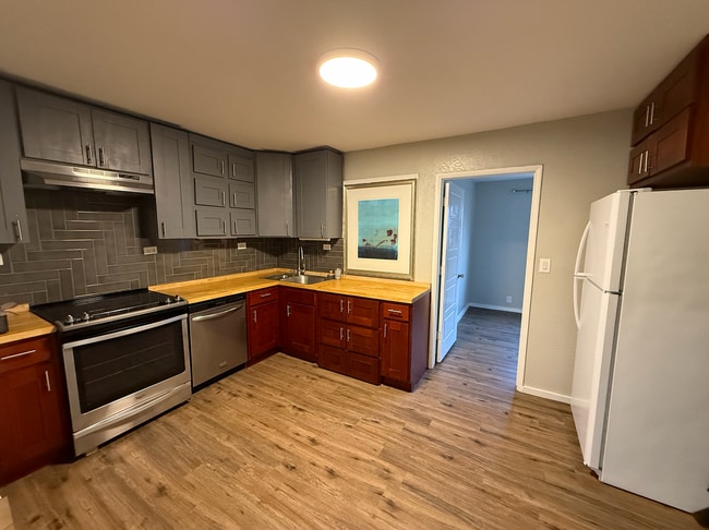 Building Photo - 66-831-831 Kamakahala St