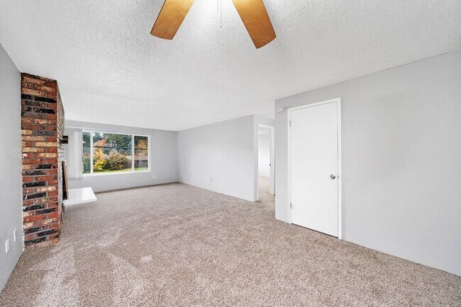 Building Photo - Lovely 2 Bedroom, Hurry In Today!! $500 VISA GIFTCARD AT MOVE IN, JUST IN TIME FOR THE HOLIDAYS!