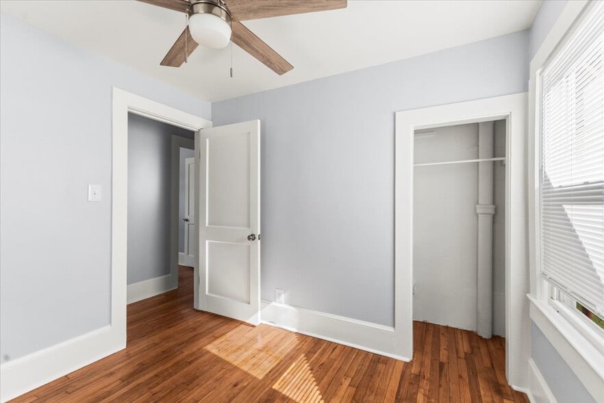 Building Photo - 10060 Central Dr