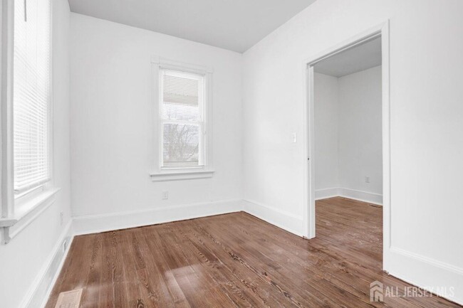 Building Photo - 38 Brenwal Ave