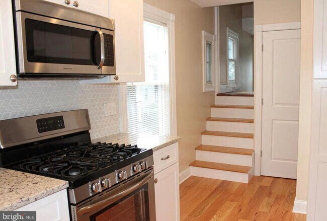 Building Photo - 109 Petrie Ave