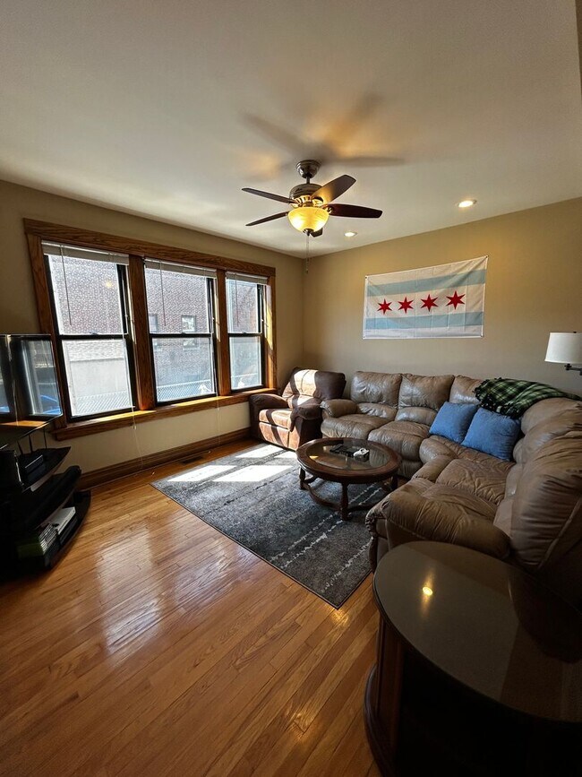 Building Photo - 3614 N. Paulina-3614-1