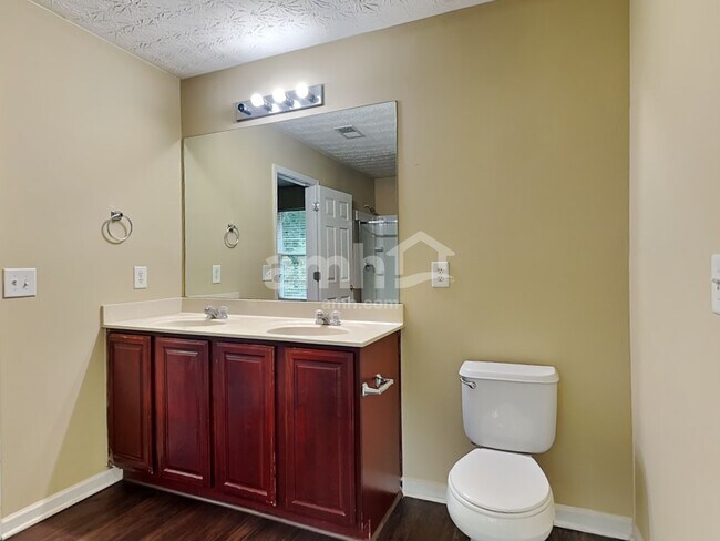 Building Photo - 889 Bramble Way